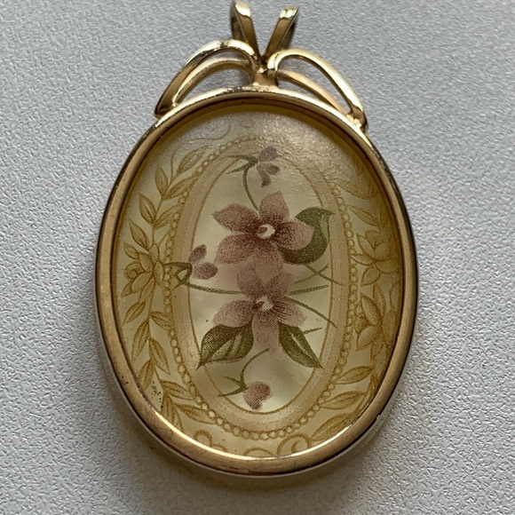 Vintage Gold Tone Violets Floral Pendant - Hand Painted Flowers Oval - Picture 8 of 8